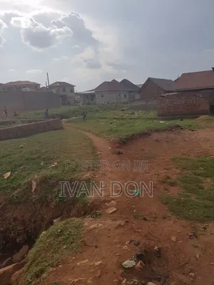 Plot for Sale in Namugoona, 40-30ft