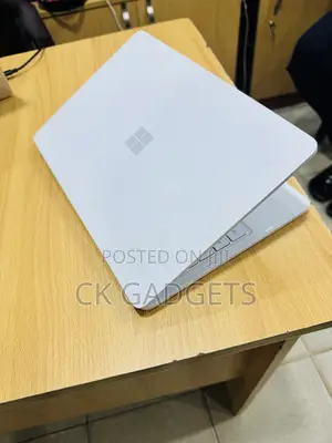 New Laptop Microsoft Surface Laptop SE 8GB Intel Celeron SSD 128GB