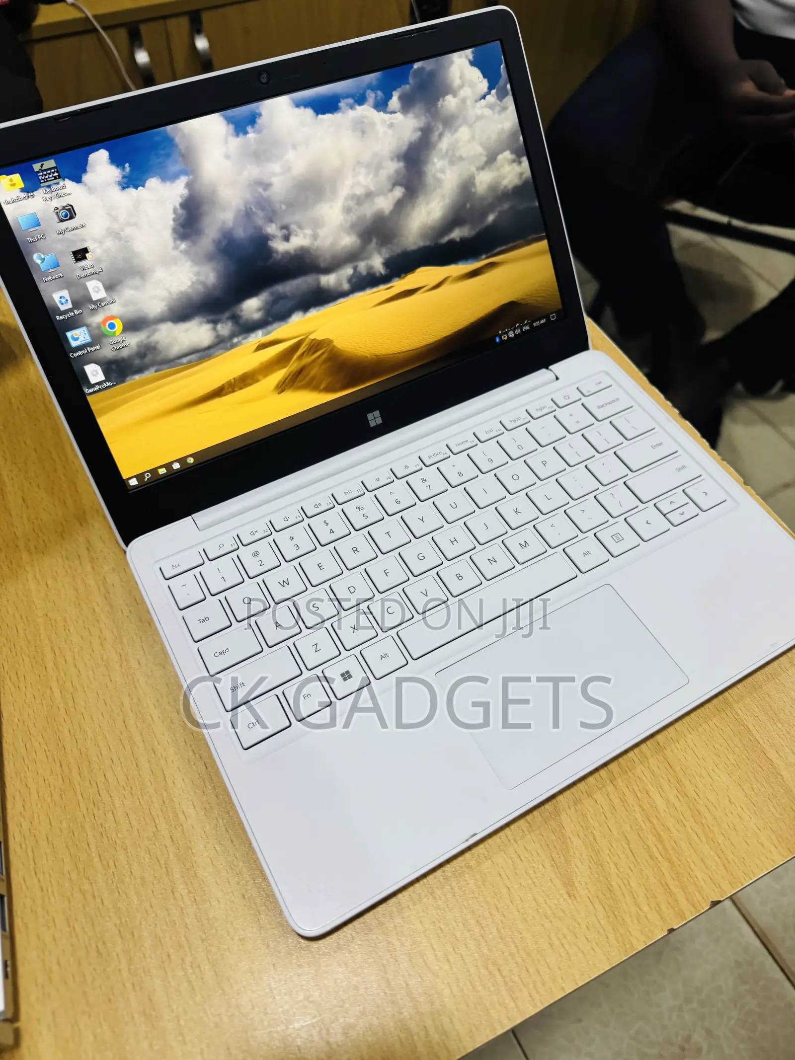 New Laptop Microsoft Surface Laptop SE 8GB Intel Celeron SSD 128GB