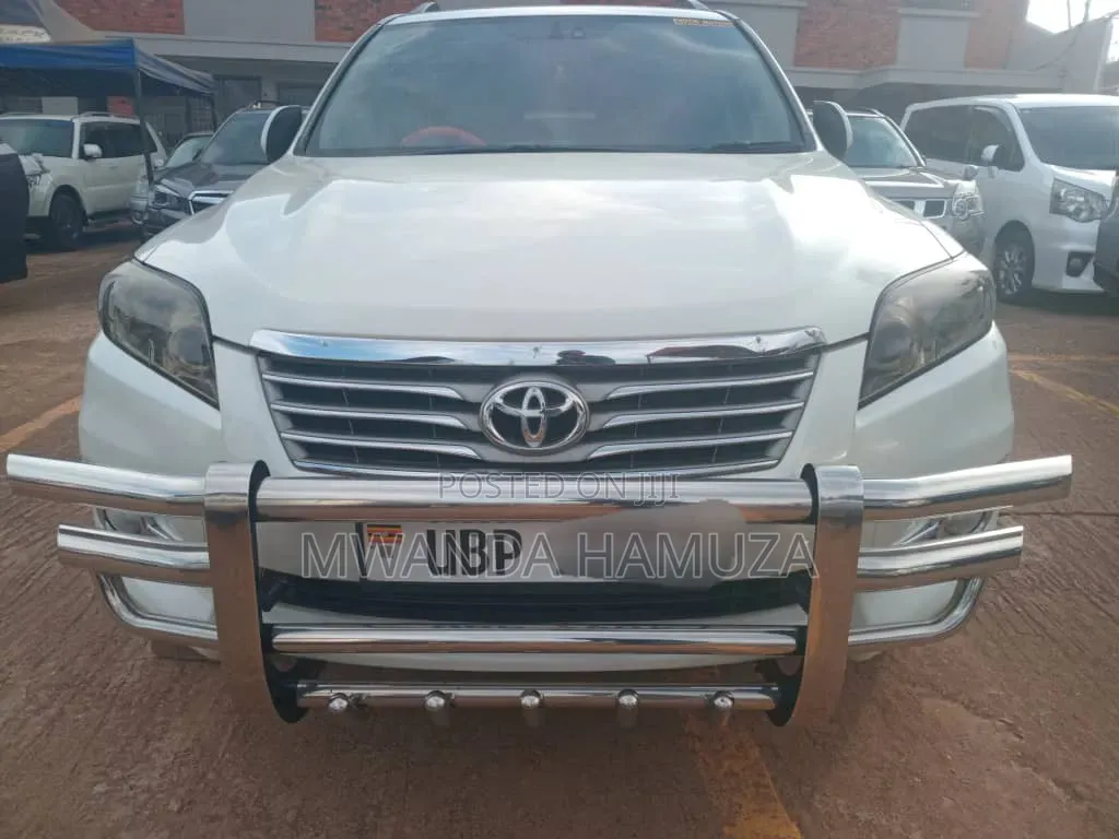 Toyota Vanguard 2010 White