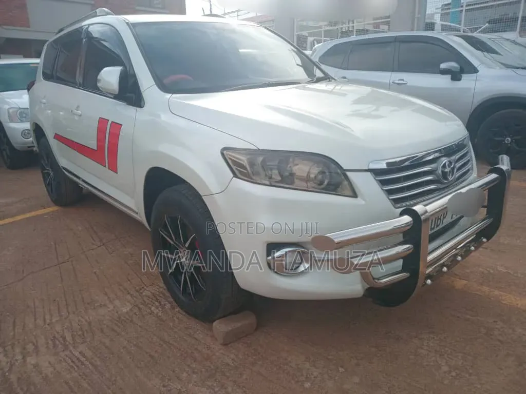 Toyota Vanguard 2010 White