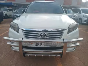 Toyota Vanguard 2010 White