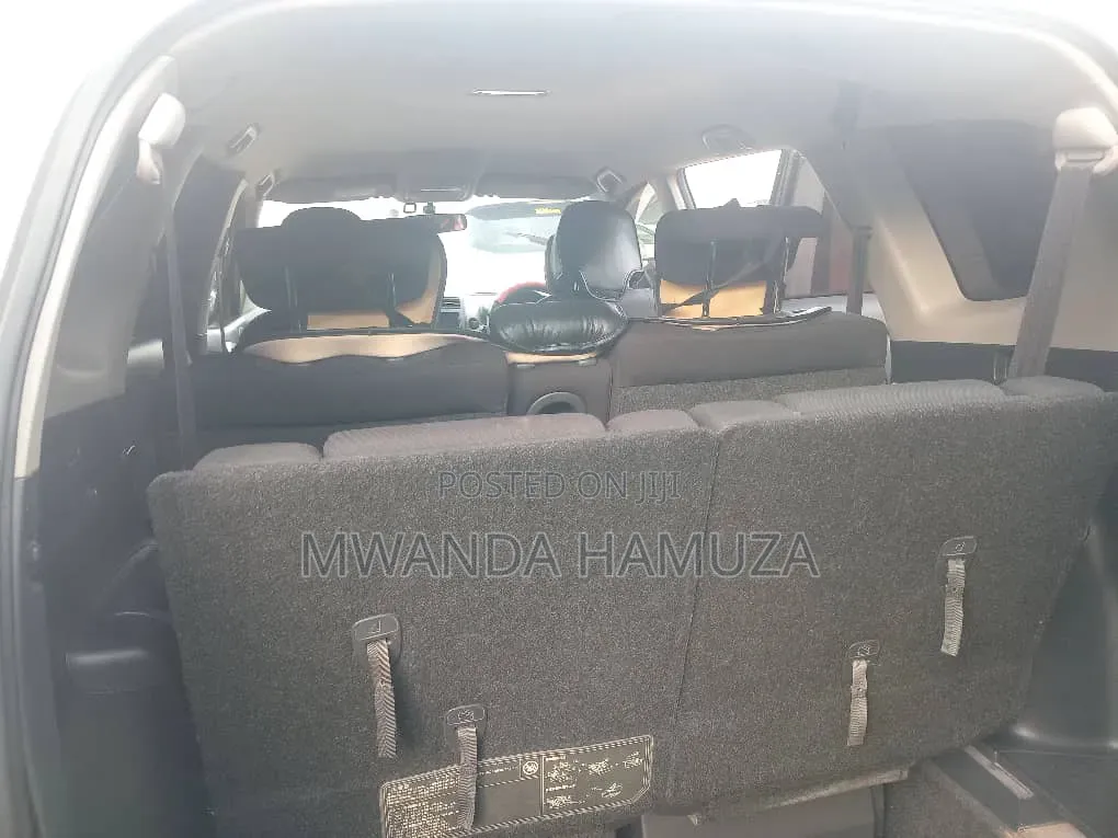 Toyota Vanguard 2010 White