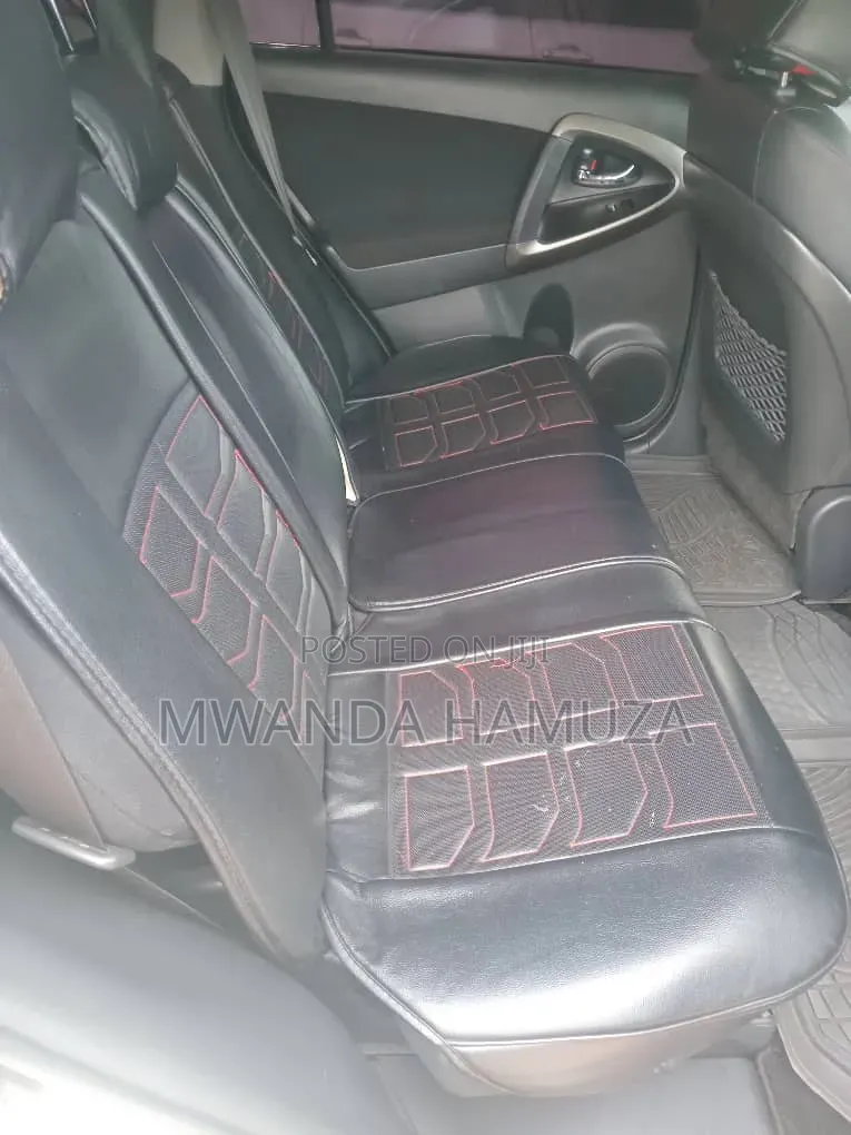 Toyota Vanguard 2010 White