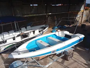 Small Fiberglass Motor/Speed Boat 5 Seat