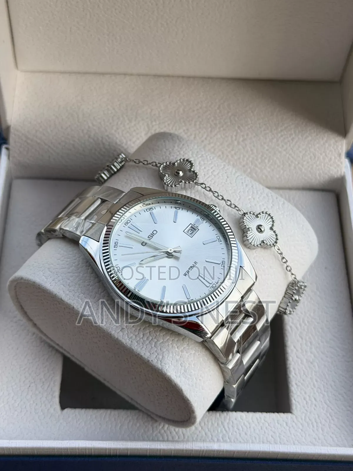 Stainless Steel Casio Men's Watch With a Bracelet