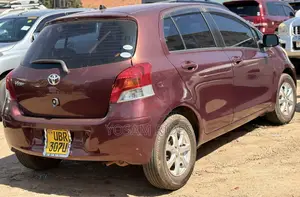 Toyota Vitz 1.0 FWD 5dr 2010 Red