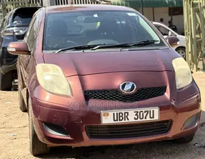 Toyota Vitz 1.0 FWD 5dr 2010 Red