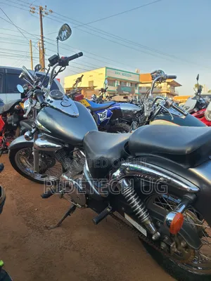 Suzuki Intruder 2018 Gray