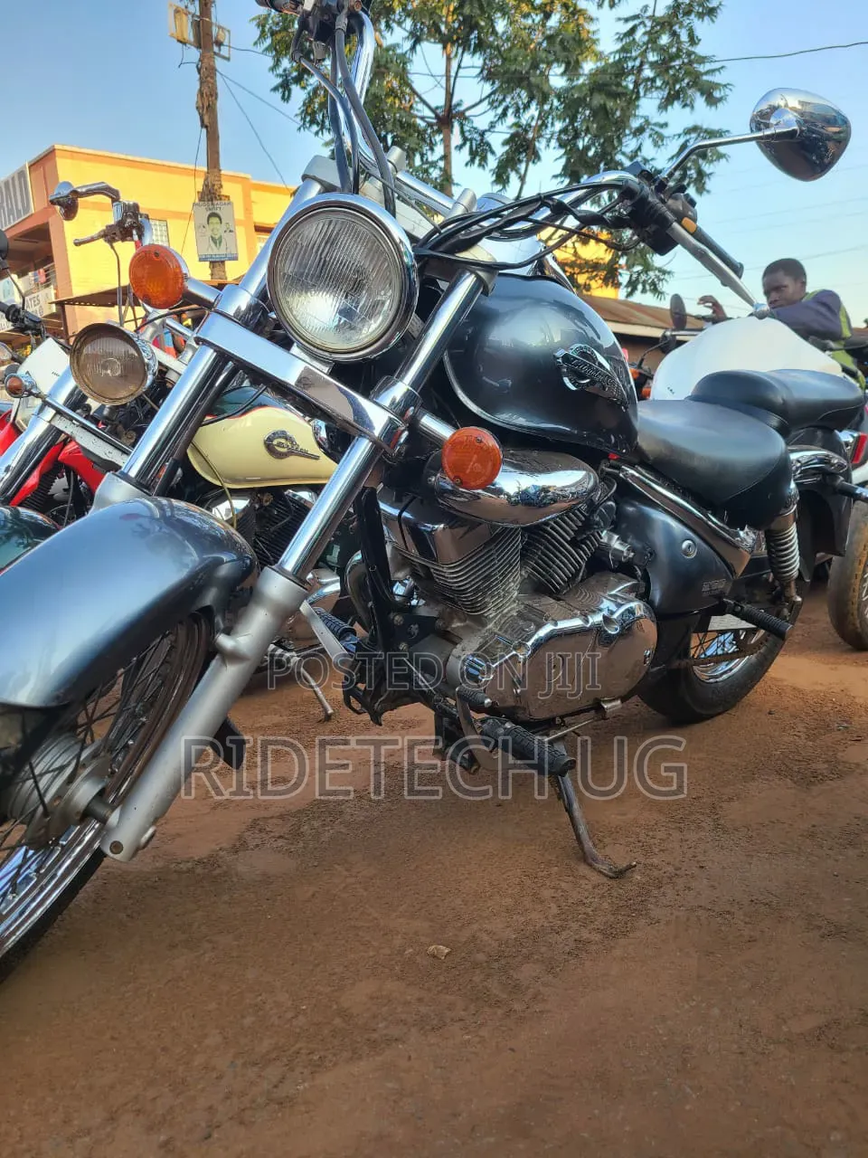 Suzuki Intruder 2018 Gray