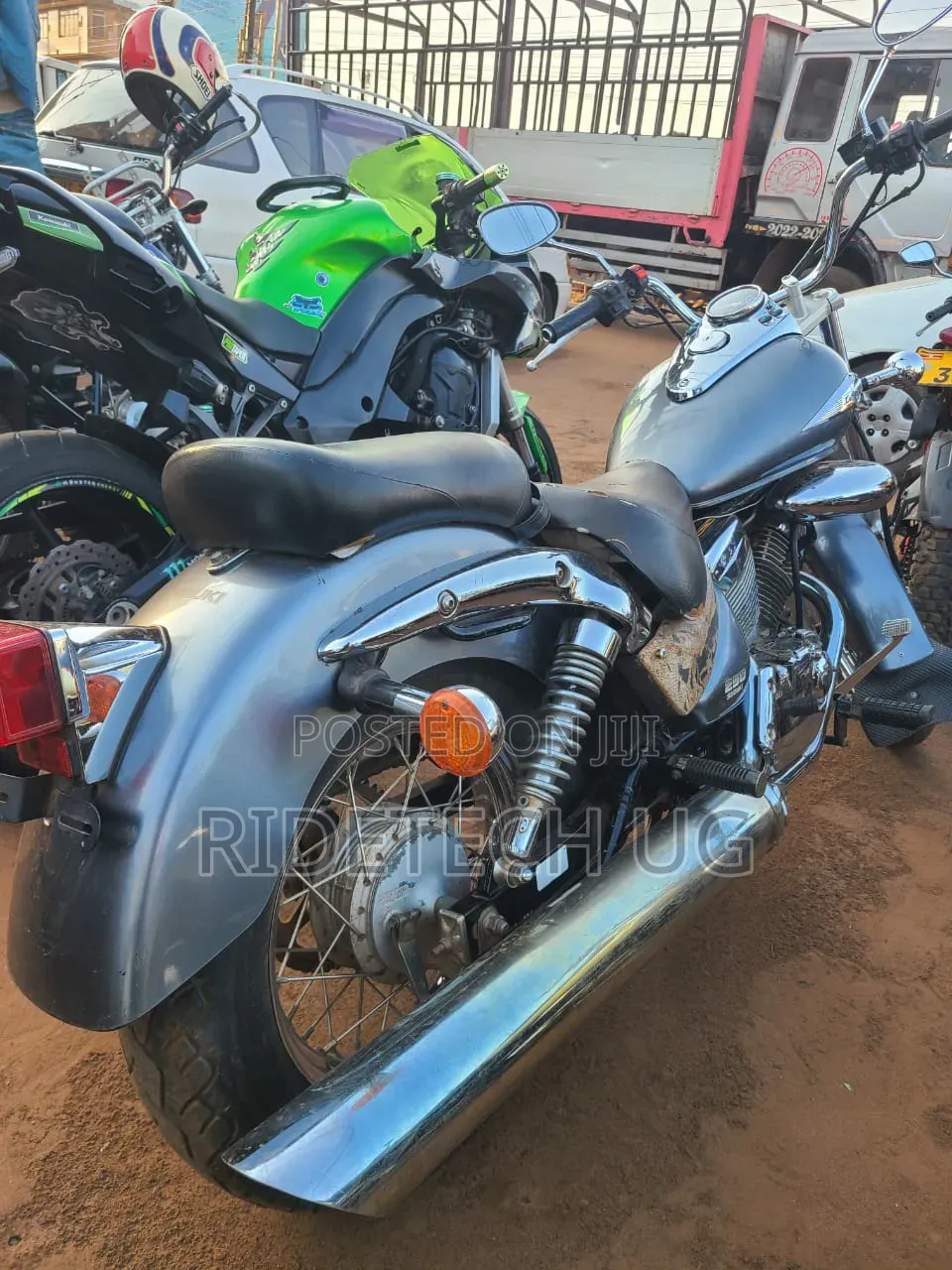 Suzuki Intruder 2018 Gray