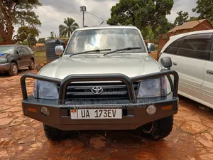 Toyota Land Cruiser Prado 2002 White