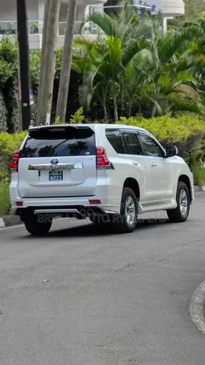 Toyota Land Cruiser Prado 2019 White