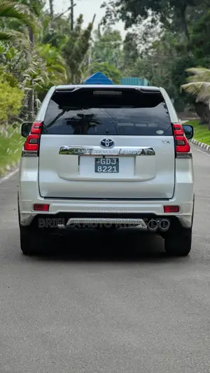 Toyota Land Cruiser Prado 2019 White