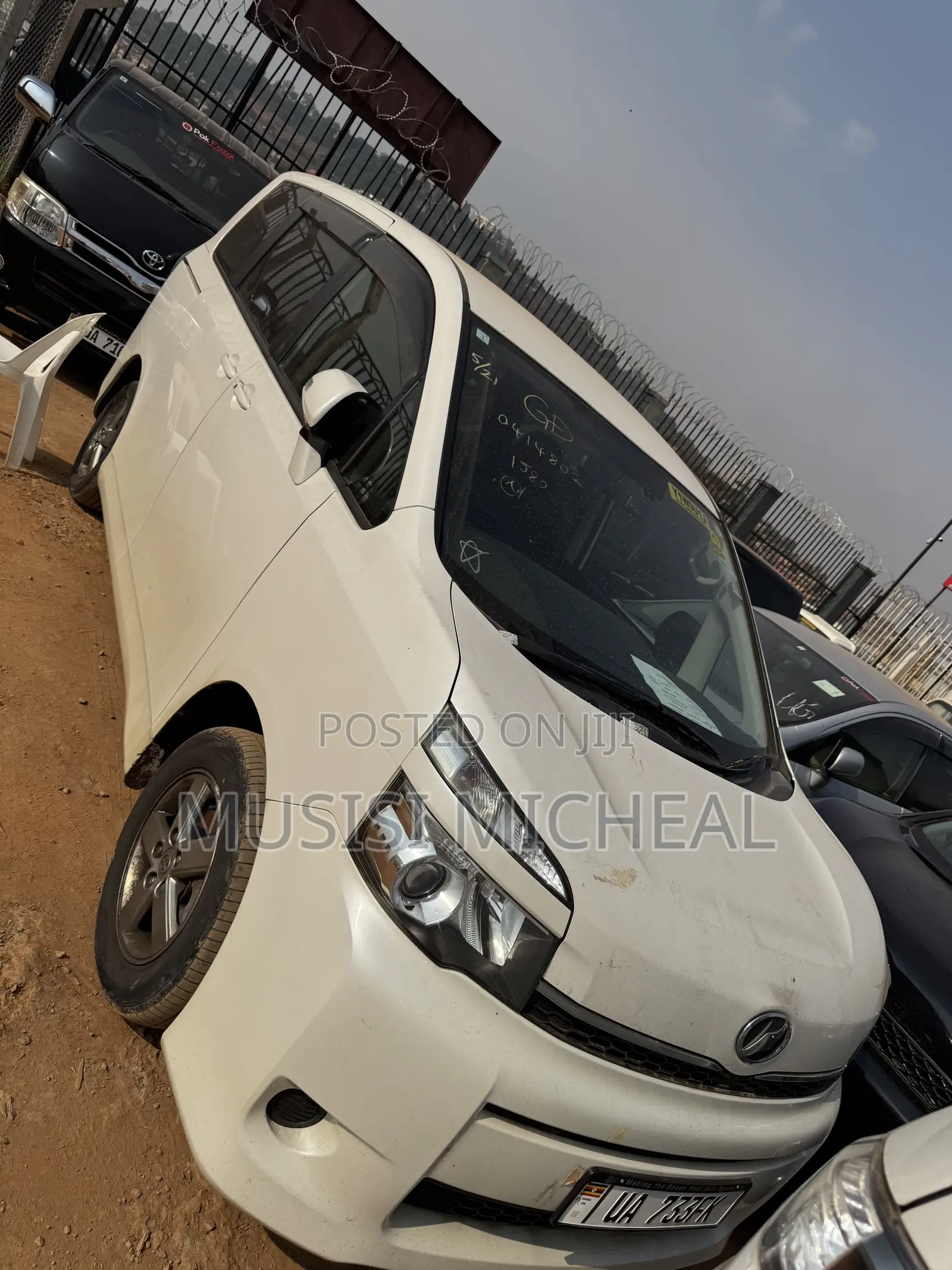 Toyota Noah 2.0 143hp FWD (8 Seater) 2012 Silver