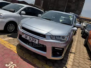Mitsubishi Outlander SE 2012 Silver