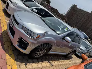 Mitsubishi Outlander SE 2012 Silver