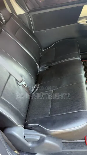 Toyota Noah 2.0 143hp AWD (8 Seater) 2012 White
