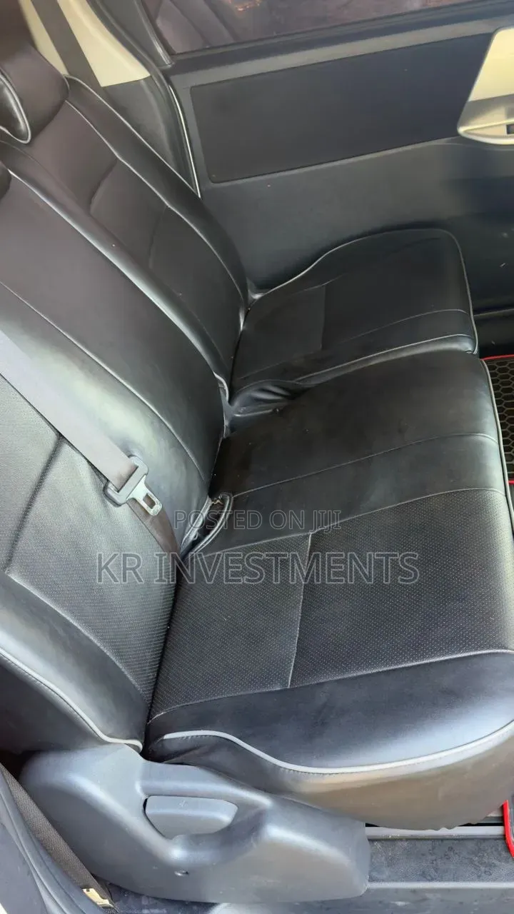 Toyota Noah 2.0 143hp AWD (8 Seater) 2012 White