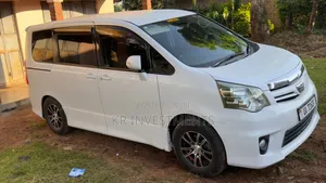 Toyota Noah 2.0 143hp AWD (8 Seater) 2012 White