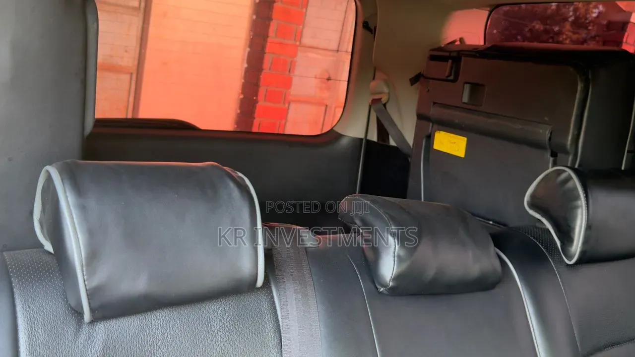 Toyota Noah 2.0 143hp AWD (8 Seater) 2012 White