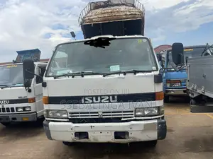 Isuzu Juston 1989 White