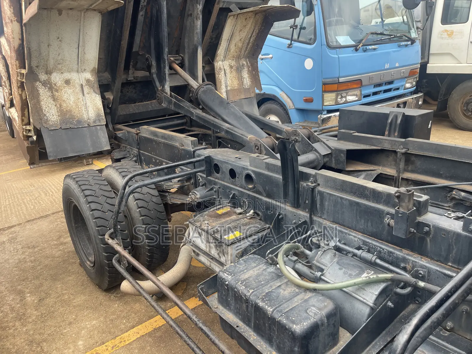 Isuzu Juston 1989 White