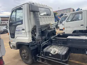 Isuzu Juston 1989 White