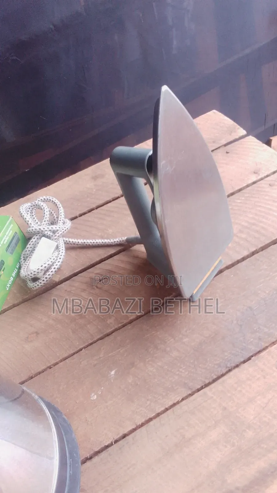 Flat Iron Box Philips in a Good Working Condition Available for Sale