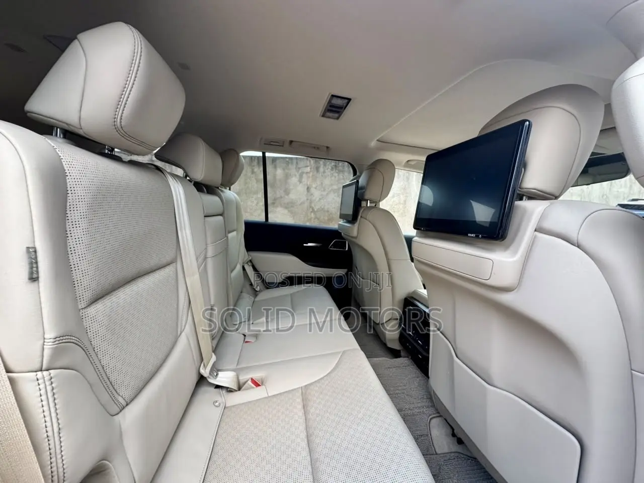 Toyota Land Cruiser LC300 2025 White