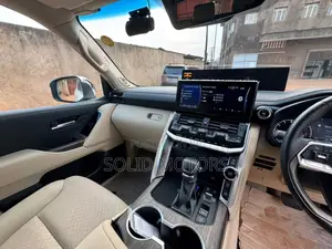 Toyota Land Cruiser LC300 2025 White