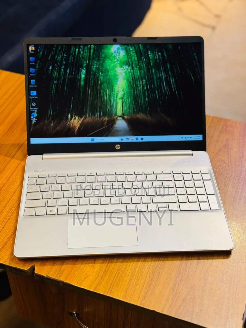 Laptop HP 15-dw1197nia 8GB Intel Core i7 SSD 256GB