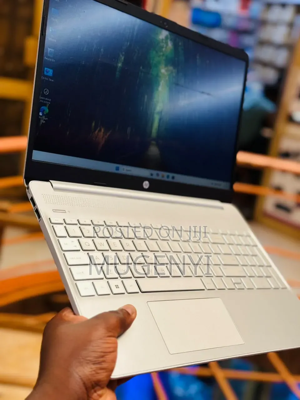 Laptop HP 15-dw1197nia 8GB Intel Core i7 SSD 256GB