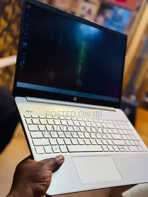 Laptop HP 15-dw1197nia 8GB Intel Core i7 SSD 256GB