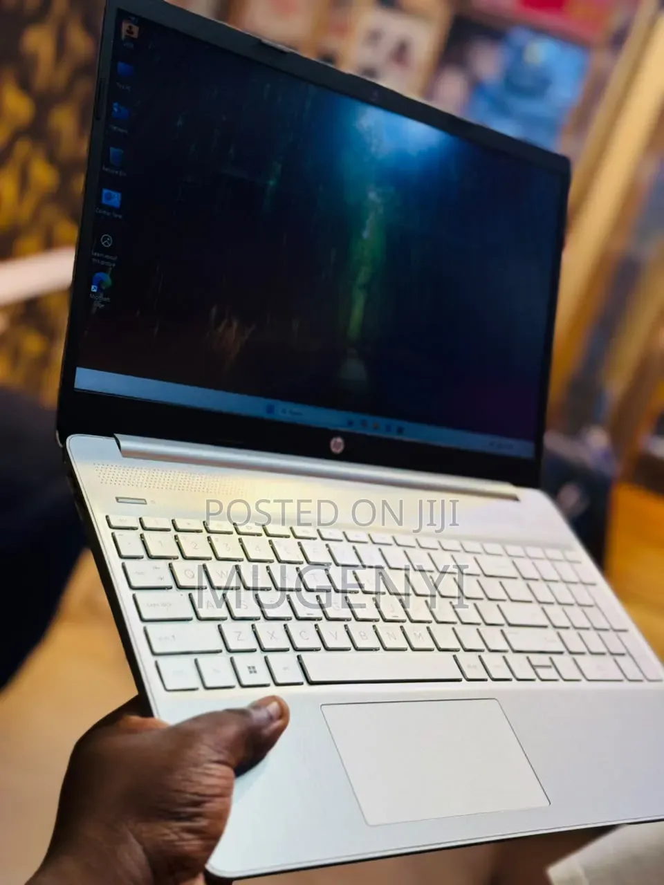 Laptop HP 15-dw1197nia 8GB Intel Core i7 SSD 256GB