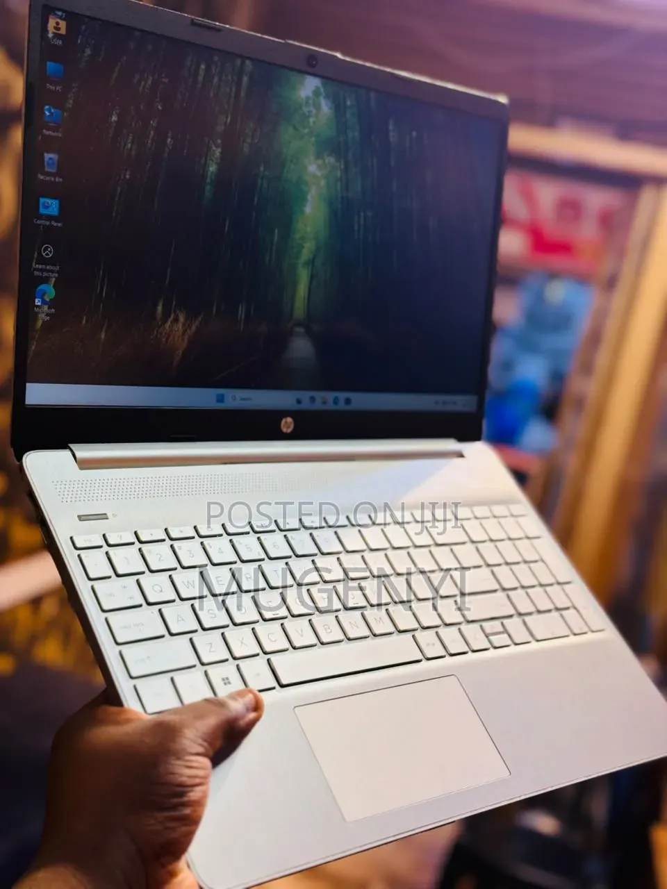 Laptop HP 15-dw1197nia 8GB Intel Core i7 SSD 256GB