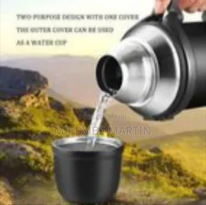 High-Capacity Insulated Vacuum Flask