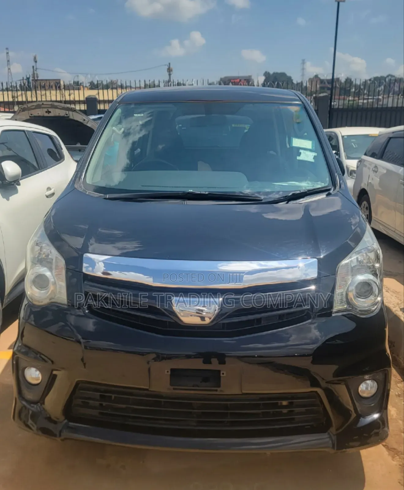 Toyota Noah 2.0 158hp AWD (7 Seater) 2013 Black