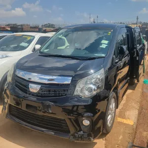 Toyota Noah 2.0 158hp AWD (7 Seater) 2013 Black