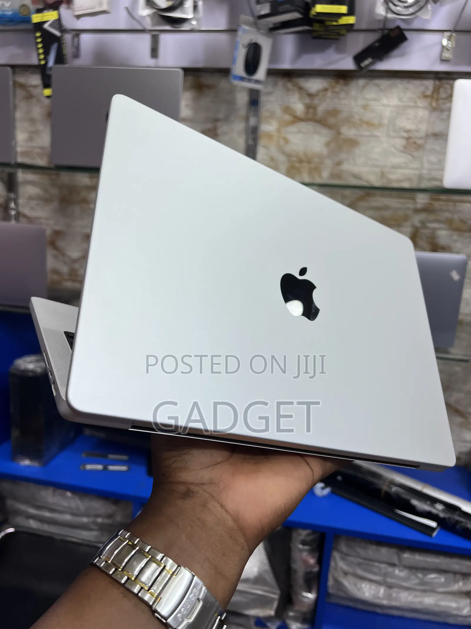Laptop Apple MacBook Pro 2021 M1 16GB Apple M1 Pro SSD 512GB