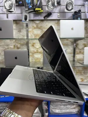 Laptop Apple MacBook Pro 2021 M1 16GB Apple M1 Pro SSD 512GB
