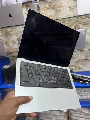 Laptop Apple MacBook Pro 2021 M1 16GB Apple M1 Pro SSD 512GB
