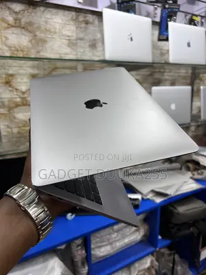 Laptop Apple MacBook Pro 2017 16GB Intel Core i7 SSD 256GB