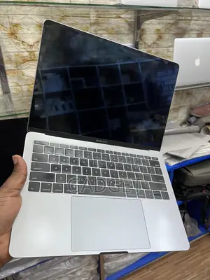 Laptop Apple MacBook Pro 2017 16GB Intel Core i7 SSD 256GB