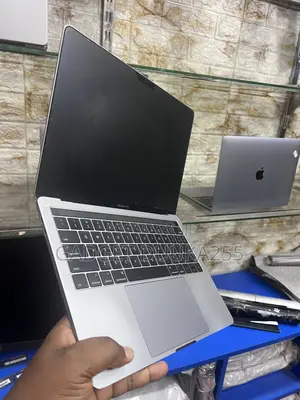 Laptop Apple MacBook Pro 2017 8GB Intel Core i5 SSD 256GB