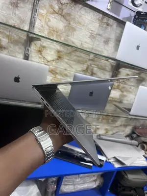 Laptop Apple MacBook Pro 2017 8GB Intel Core i5 SSD 256GB