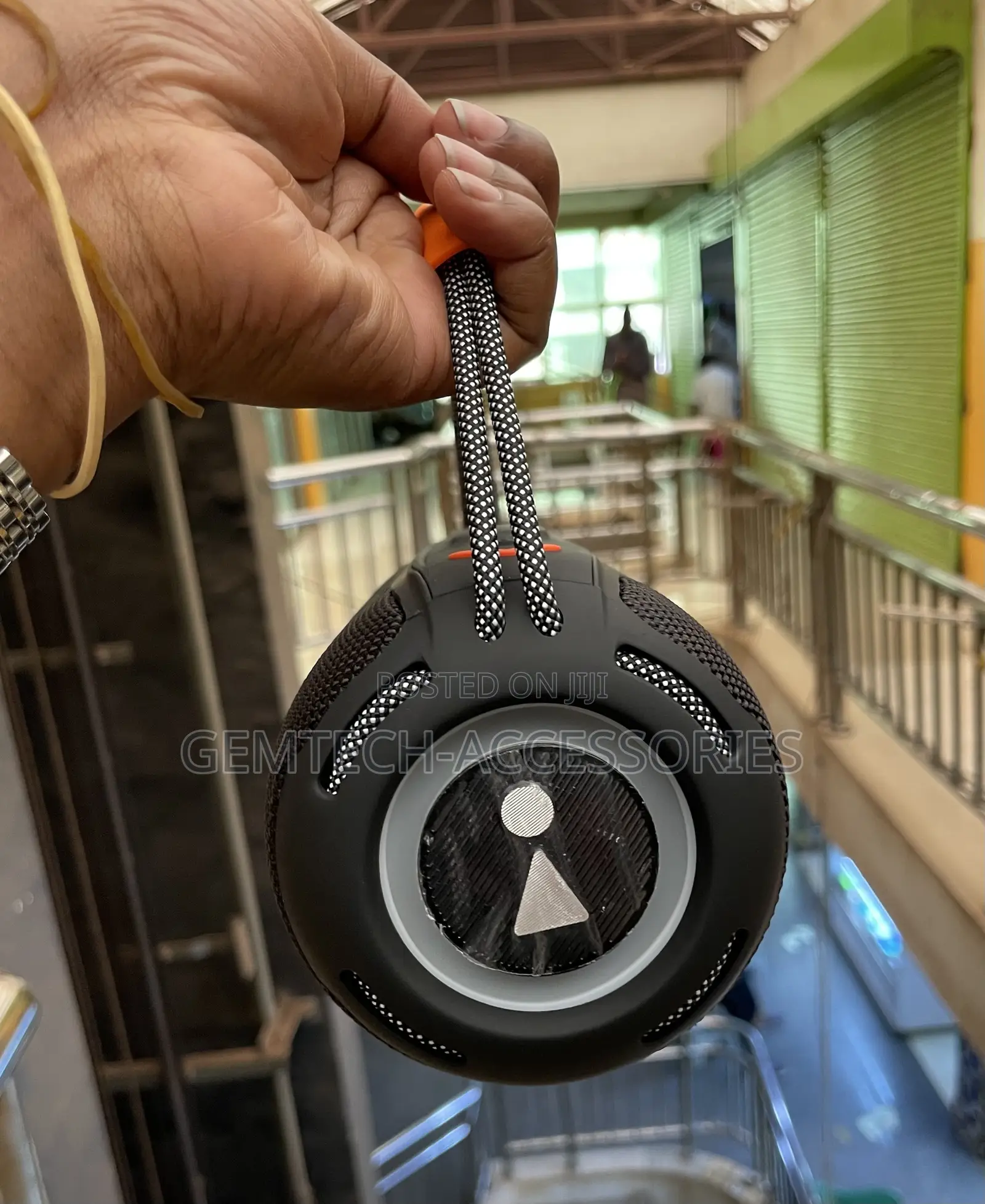 JBL Boombox 360
