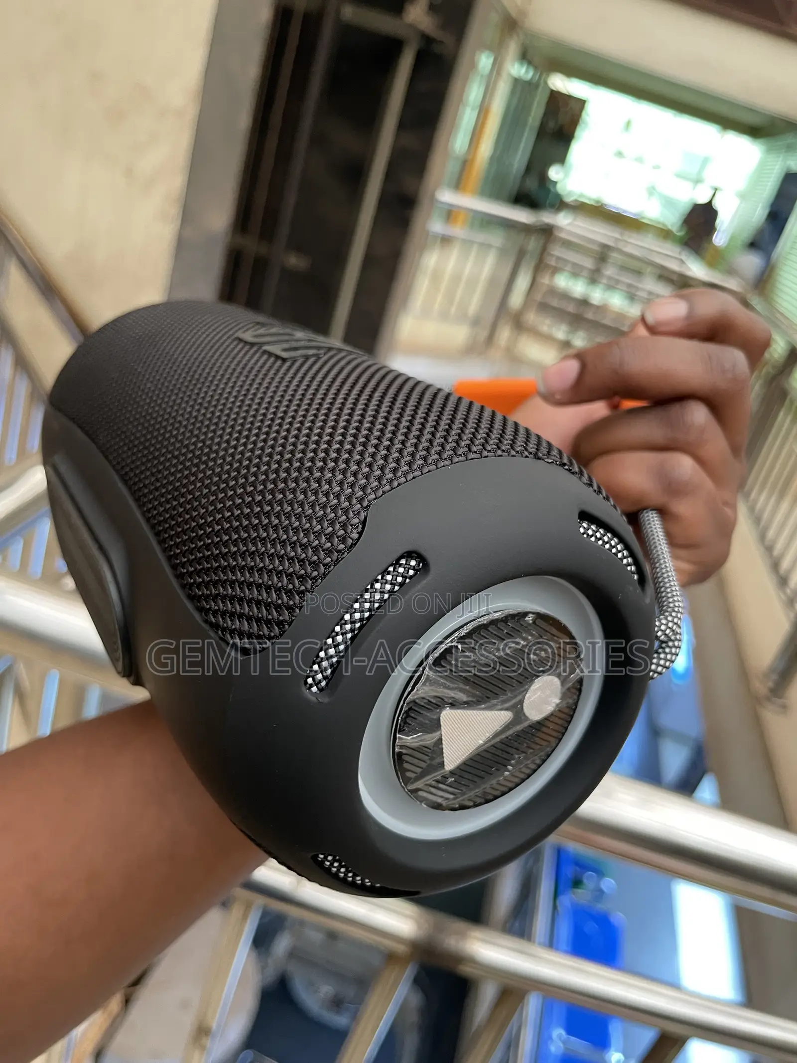 JBL Boombox 360