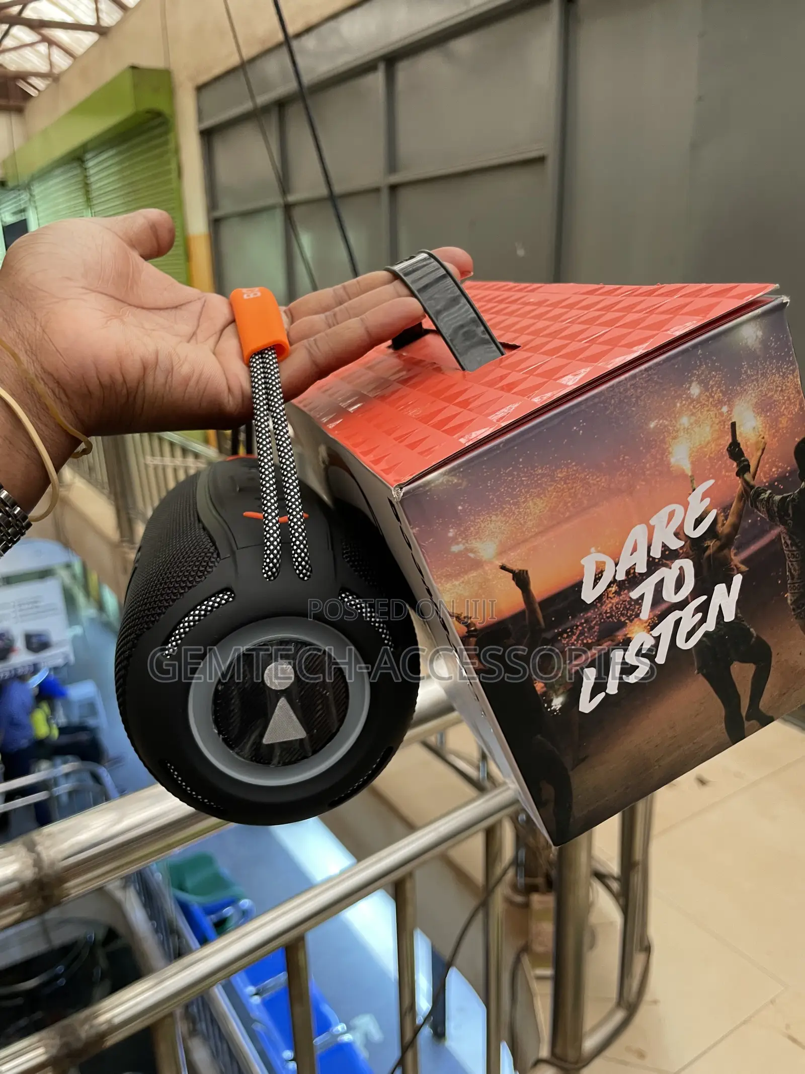 JBL Boombox 360