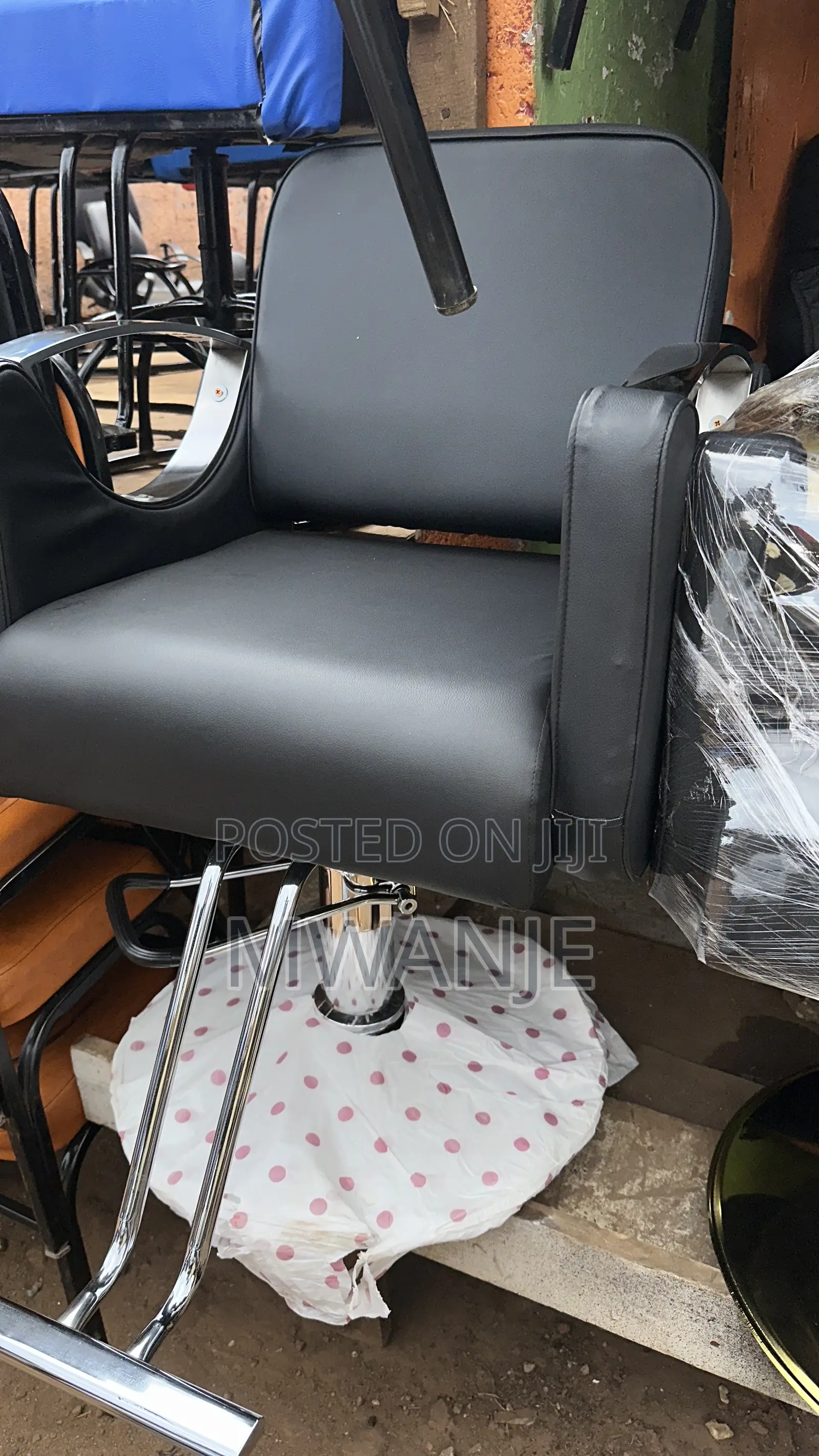 Saloon Min Chair